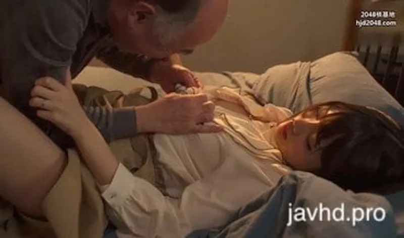 Gã chồng đi vắng cô vợ bị lão già nhà đối diện hiếp suzu harumiya